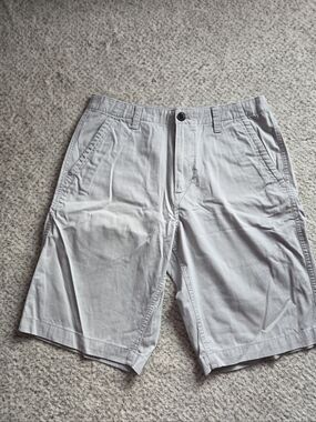 Eddie Bauer 32 Men's Casual Light Gray Shorts - Classic Style Wedding Guest